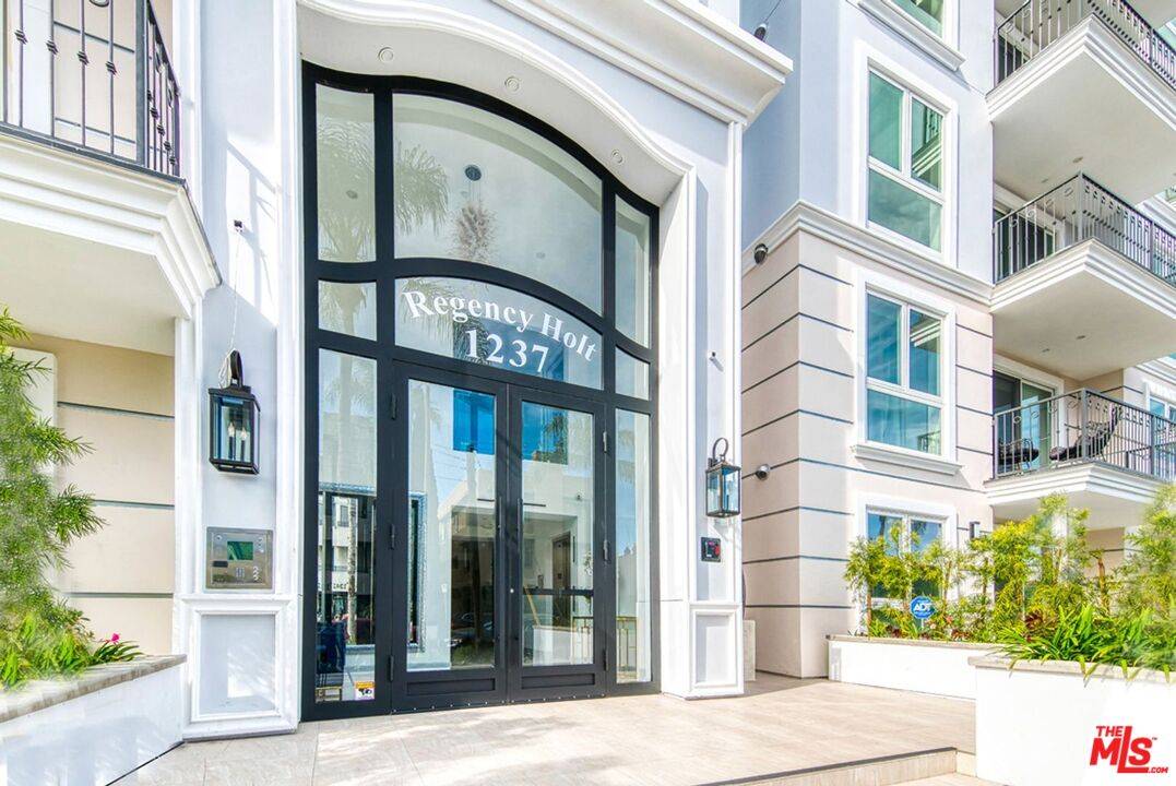 1237 S Holt Ave 3BR Beverlywood La