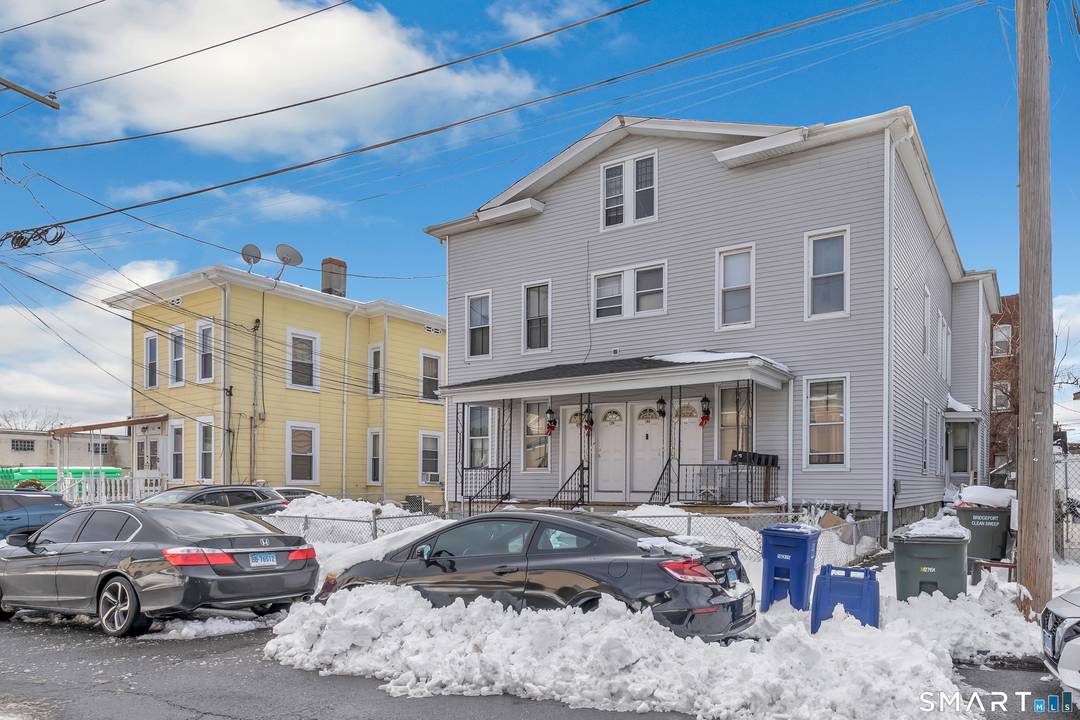 Exceptional 4 unit investment opportunity in Bridgeport !