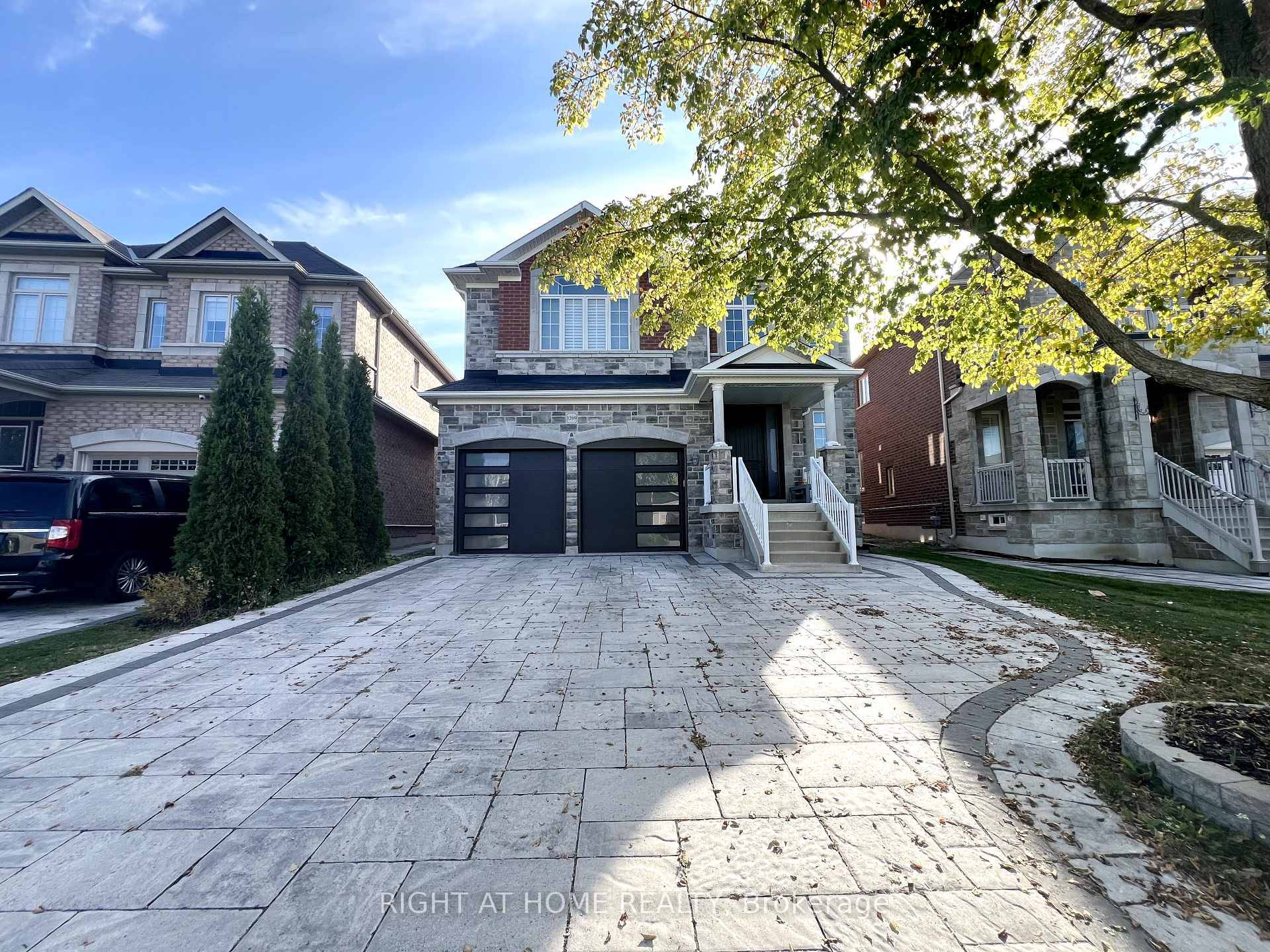 Beautifully Maintained Home in Copper Hills !