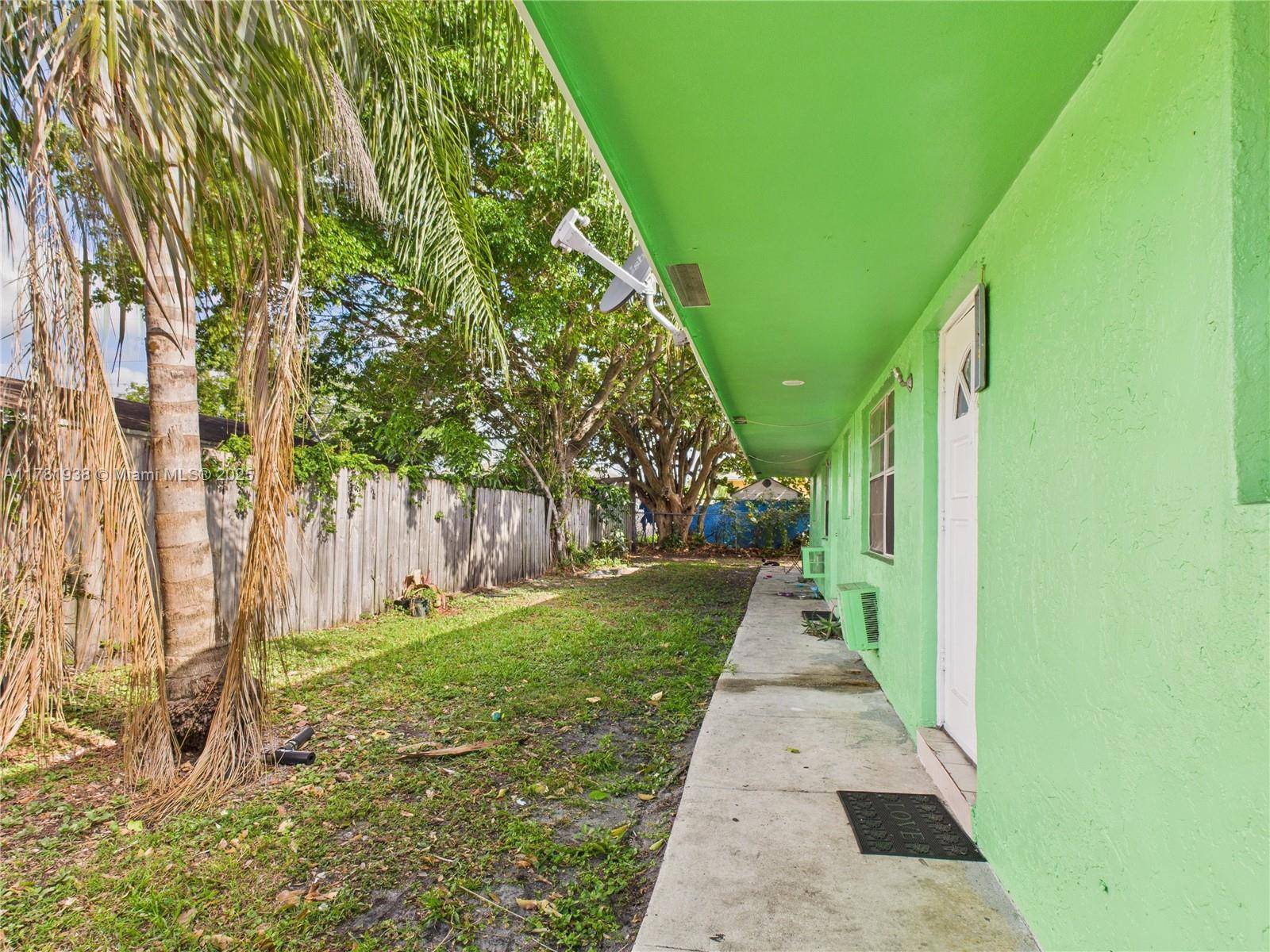 Excellent investment duplex located in Roosevelt Gardens, Fort Lauderdale.