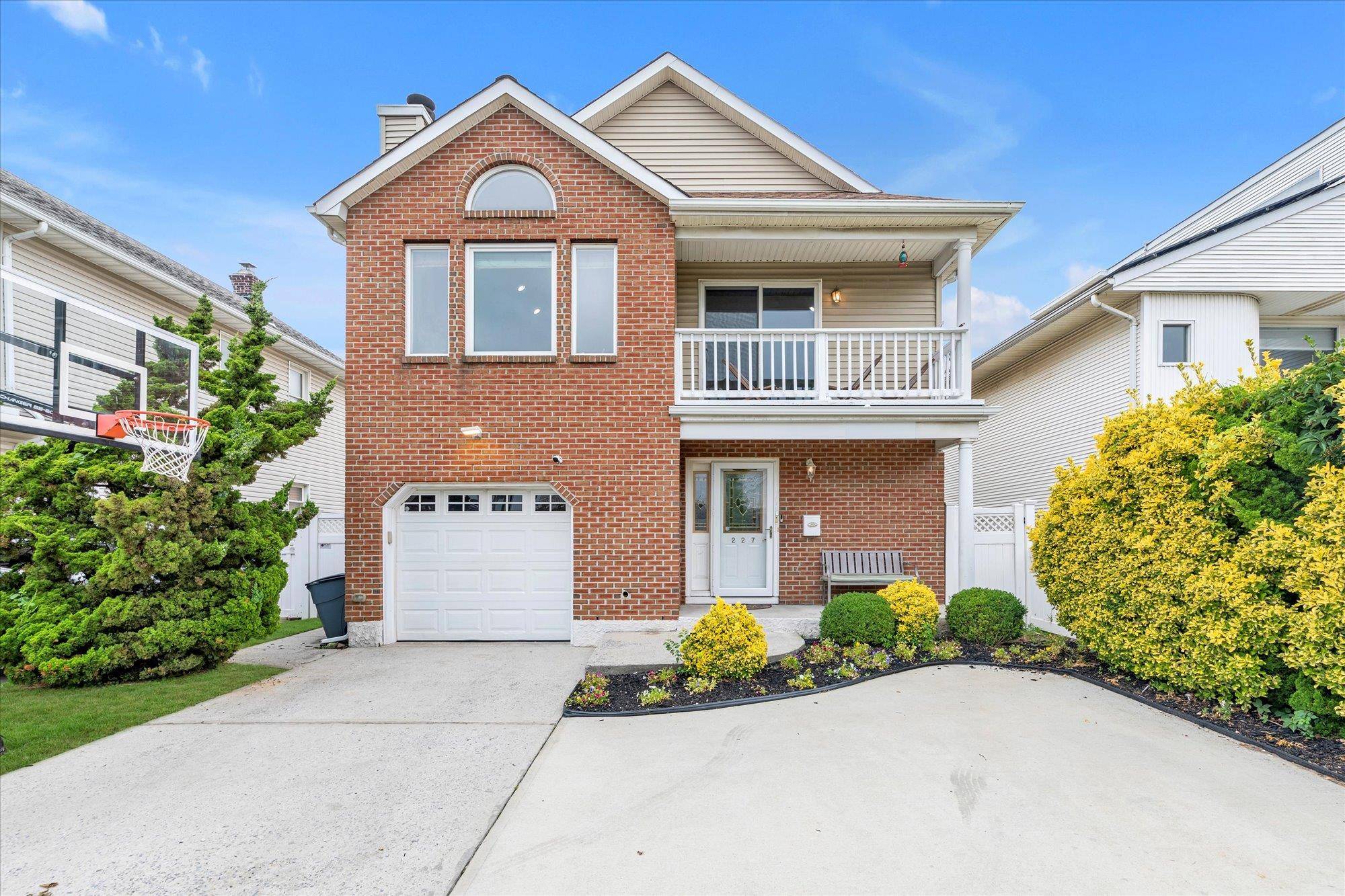 Long Beach Mint Condition Contemporary Home Featuring 4 Bedrooms, 3 Baths, Rooftop Deck, Hardwood Floors, Gas Heating, Nice Yard, Attached Garage, Central Air Conditioning, In Ground Sprinklers