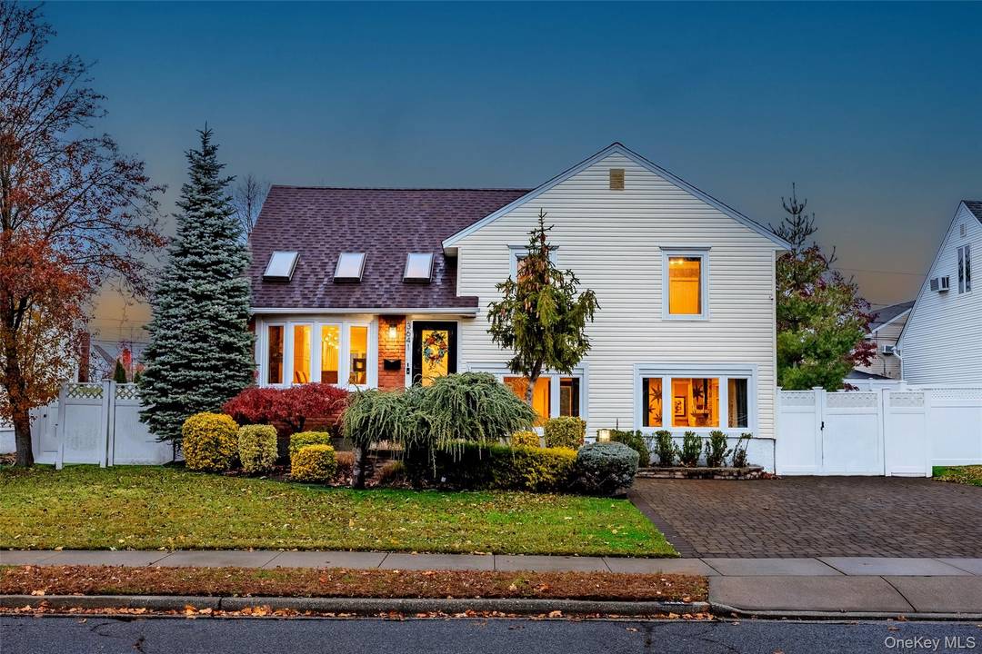 SIMPLY SPECTACULAR ON SARAH.