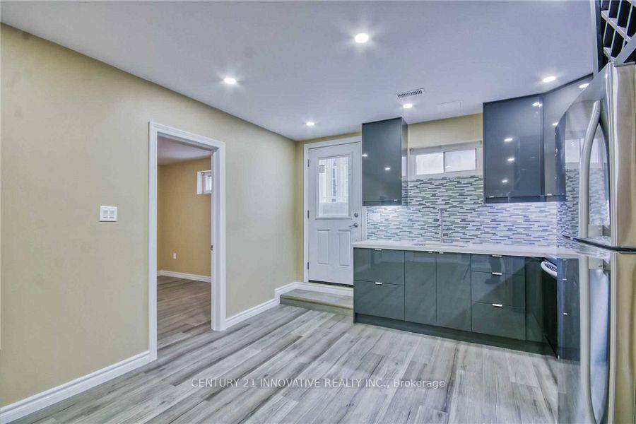 Fantastic opportunity to live in a modern 2 bedroom, 2 bathroom apartment with a private entrance in sought after South Etobicoke !