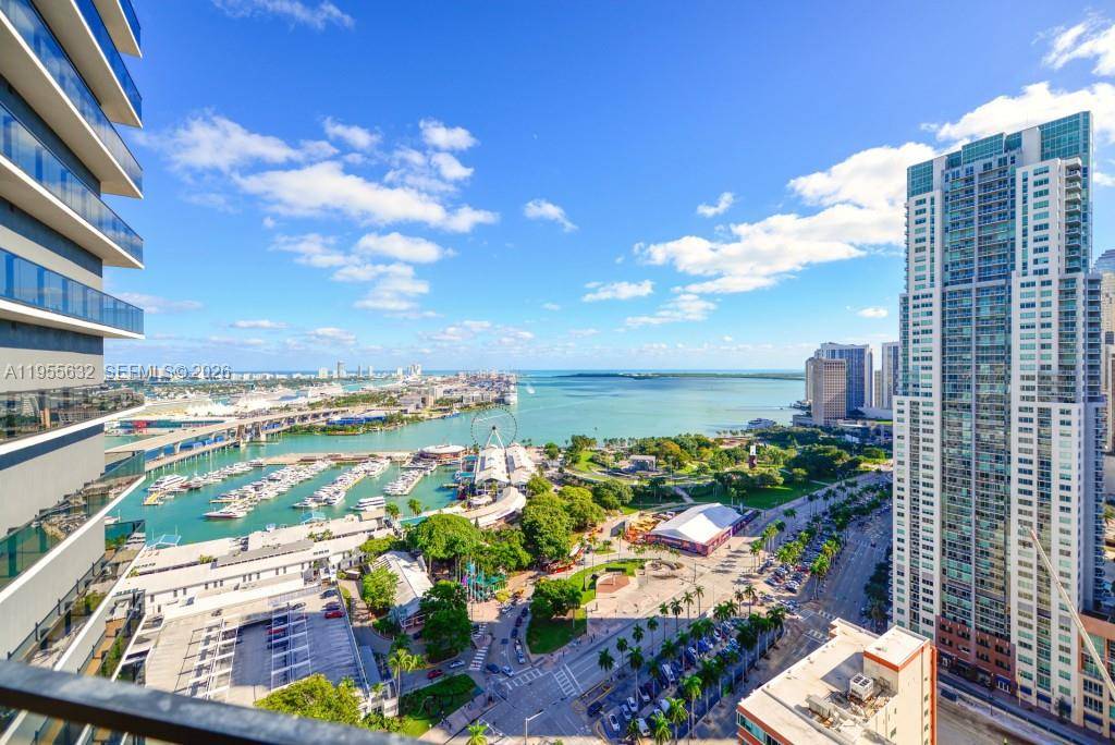 DOWNTOWN MIAMI Exceptional opportunity to own a 1 BEDROOM 2 FULL BATHROOMS, direct OCEAN VIEW residence, the only line in the building offering this layout.