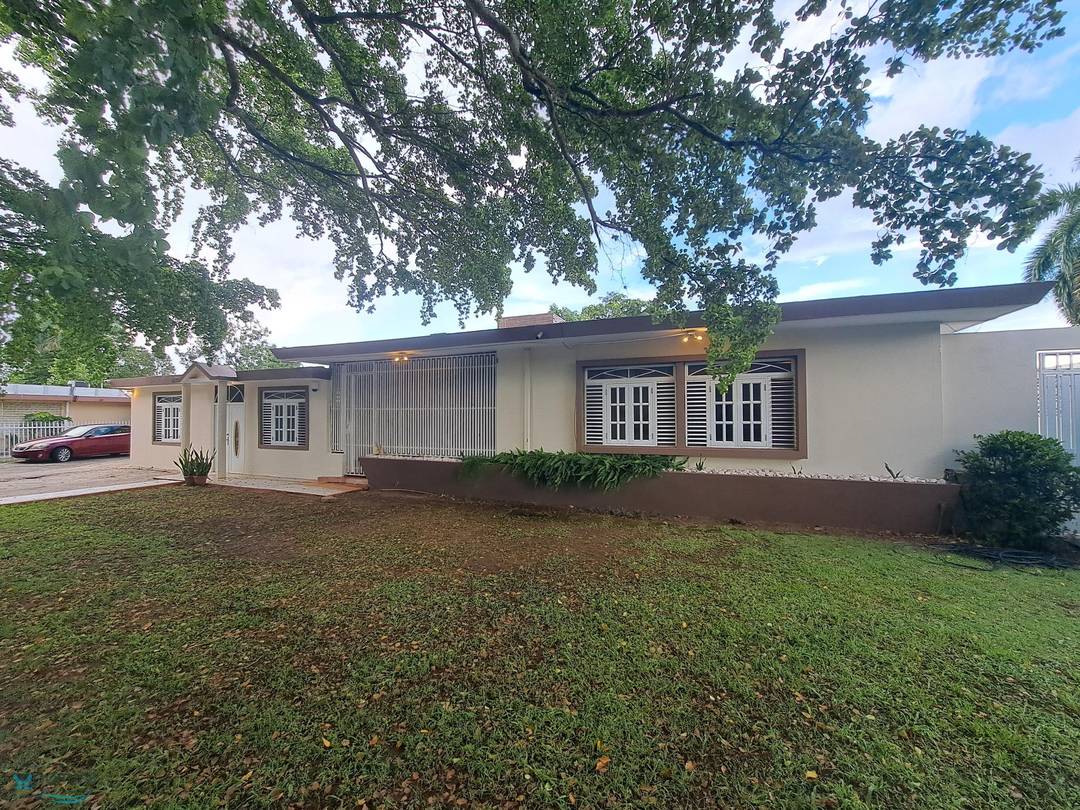 URB DOS PINOS, C. ARIEL House San-Juan