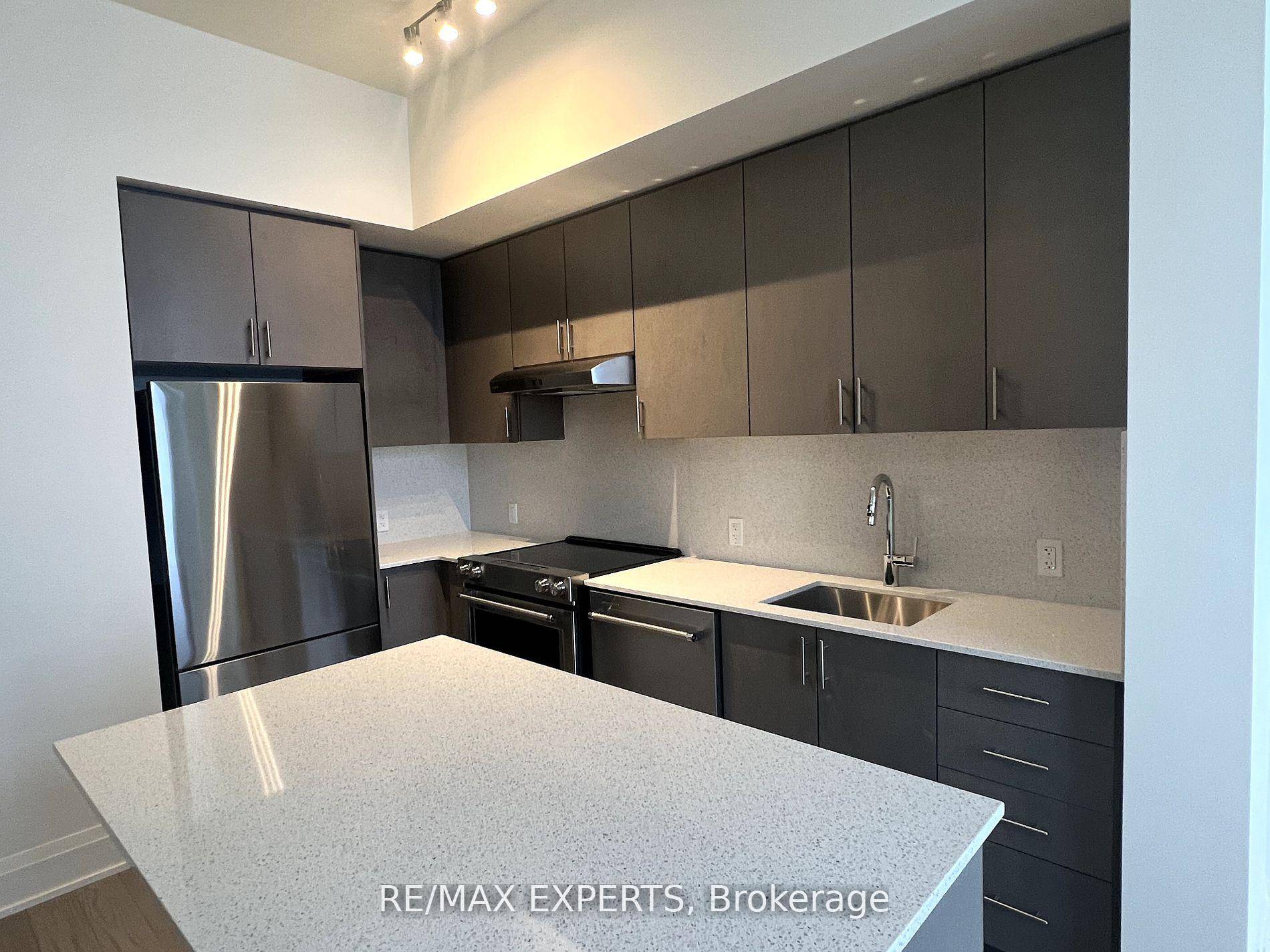 Charisma West Tower ! Penthouse Suite With Large Balcony !