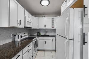 FURNISHED 2 BED 1 1 2 BATH 2ND FLOOR CONDO.