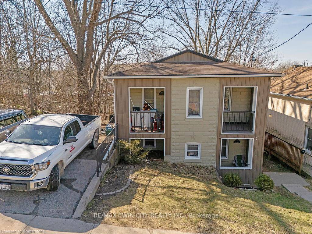 Excellent Cashflow located steps to the downtown core close to all amenities.