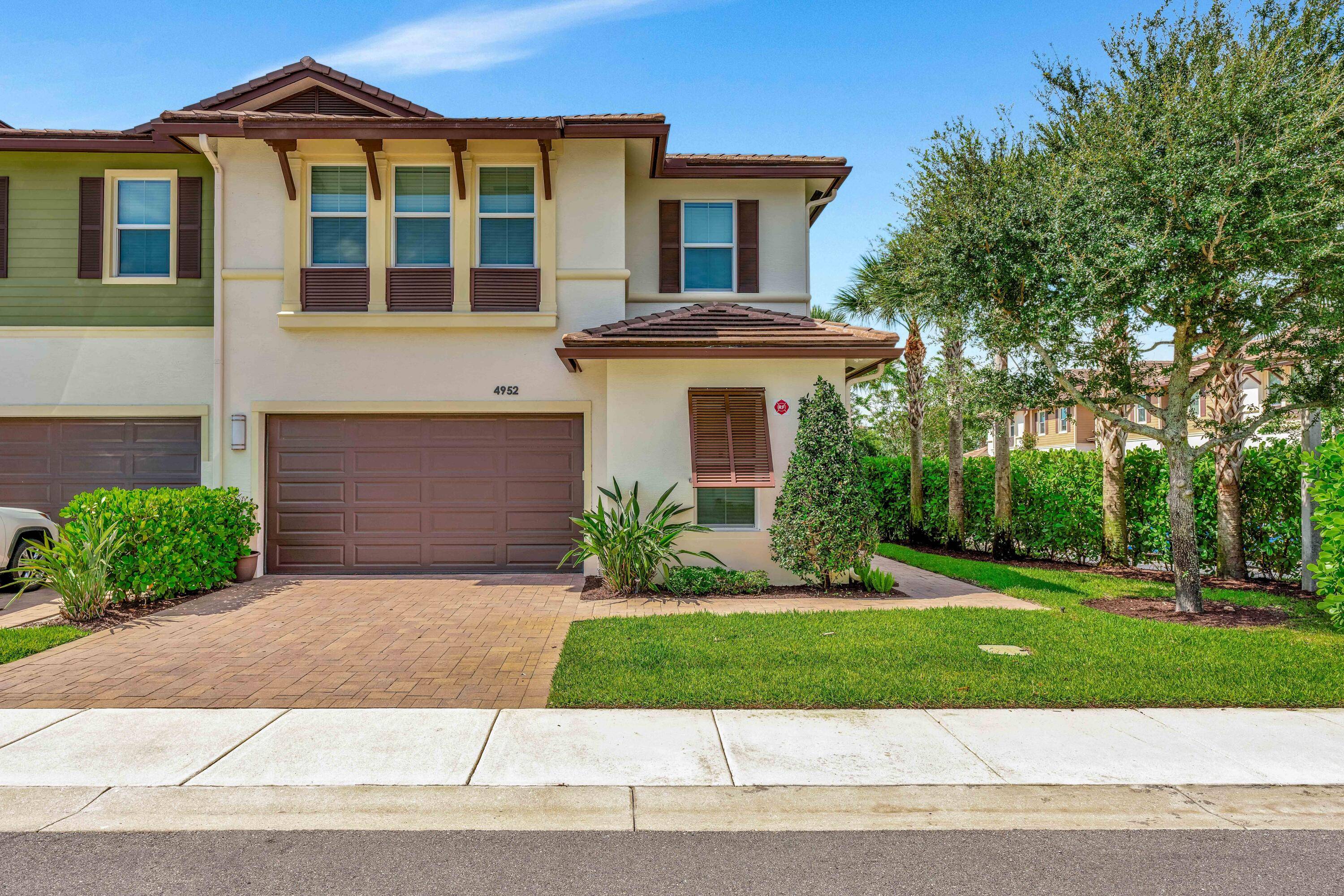 Discover your dream home in the heart of Palm Beach Gardens at Pointe Midtown.