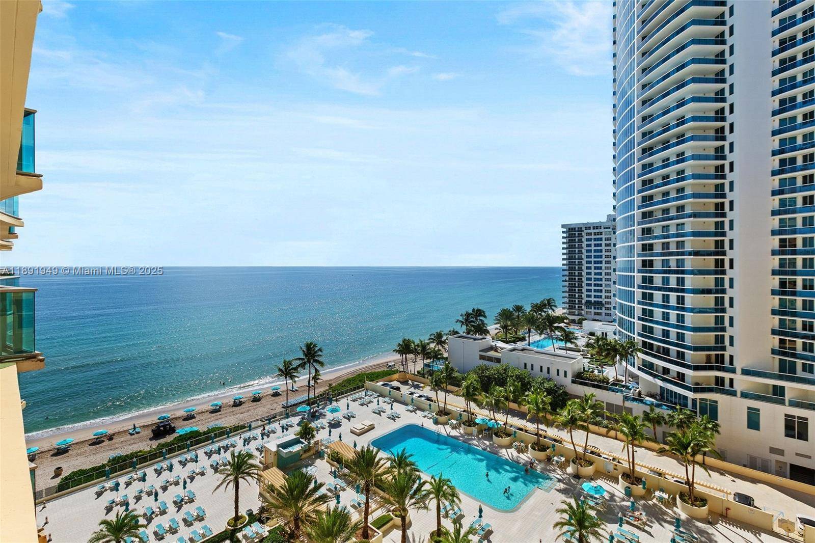 GORGEOUS CONDO WITH OCEAN amp ; POOL VIEWS, ONE BEDROOM 1.