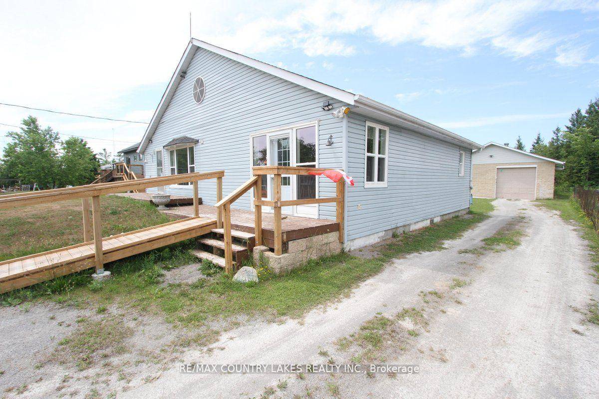 This inviting 1. 5 storey home offers a bright and functional layout, featuring two bedrooms on the main floor and a versatile third bedroom in the upper loft.