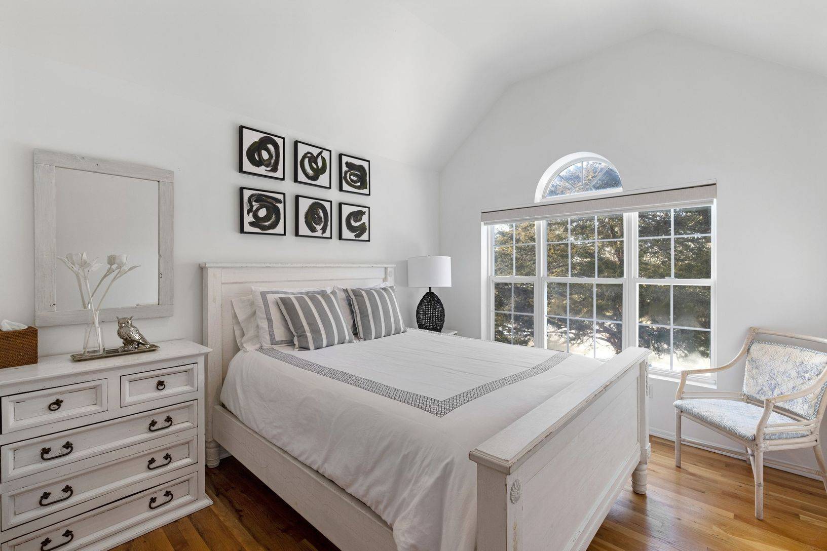 Bridgehampton Home close to everything!