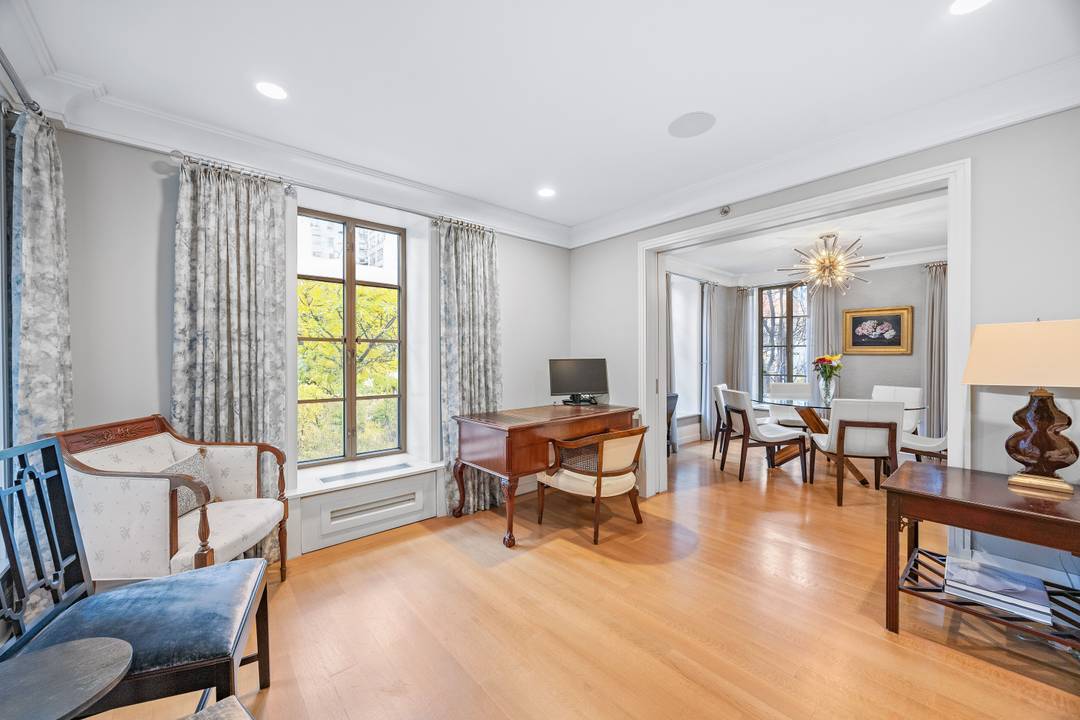 A rare combination home in one of the Upper East Side s most storied addresses, Residence 5DG at the Barbizon 63 is a 3 bedroom, 3.