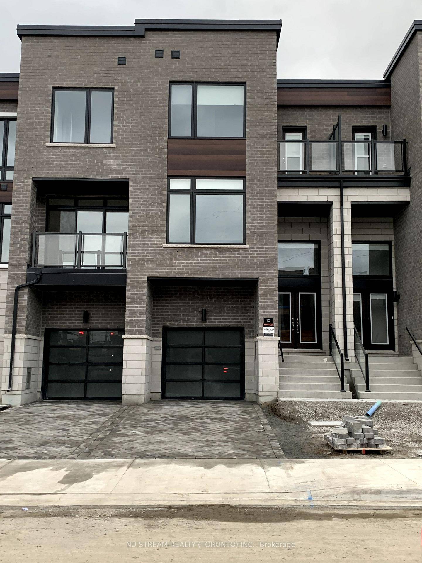 MILA Townhouse is the proud presentation of the prestigious builder Madison, boasting meticulous finishing and cutting edged designs.