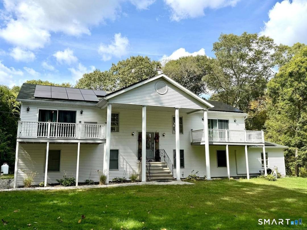 Lake Life Awaits ! This sprawling 6 bedroom, 3 bathroom with water views is available.