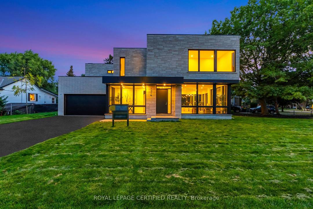 Live in the PRESTIGIOUS MINEOLA neighborhood in this CUSTOM BUILT RESIDENCE, perfectly situated on a PREMIUM CORNER LOT with 103 FT FRONTAGE amp ; Oversized Driveway !