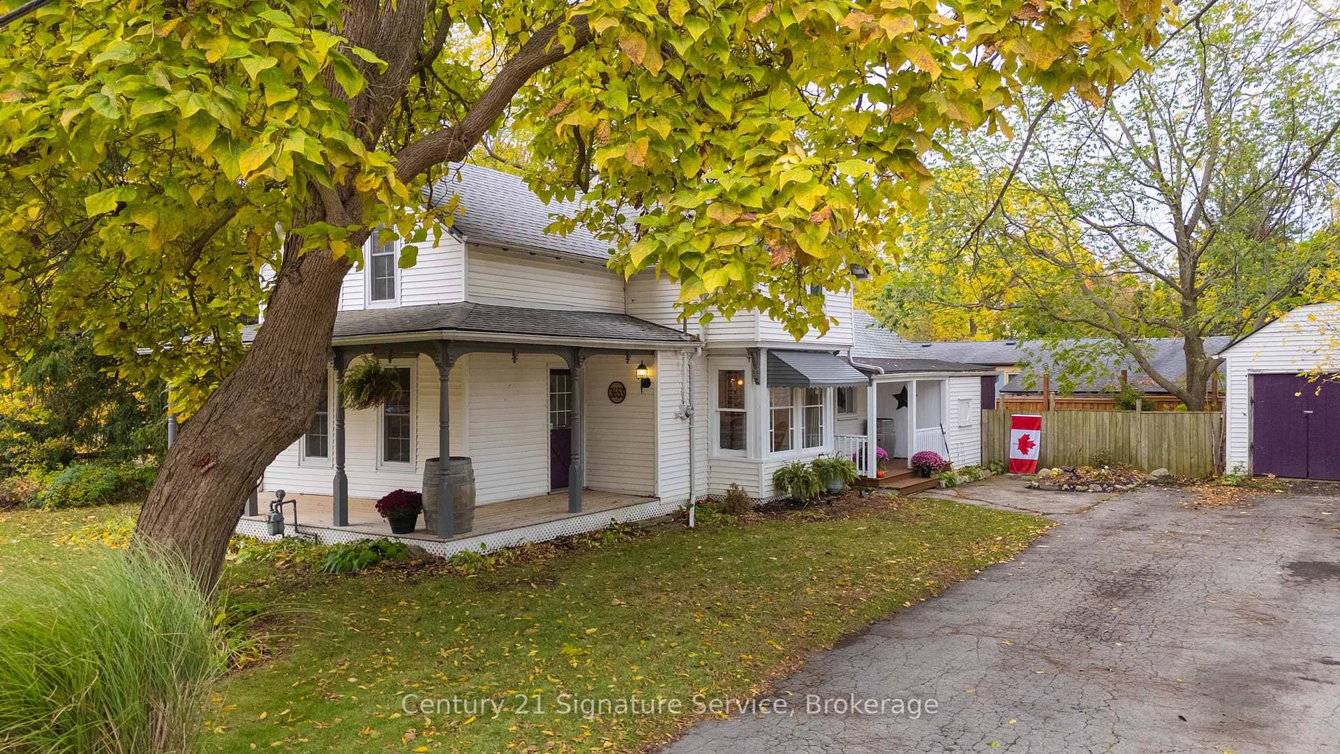 Charming multi use property on a spacious 1 2 acre lot !
