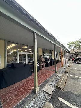 Great location, all glass storefront, high traffic area, desirable area