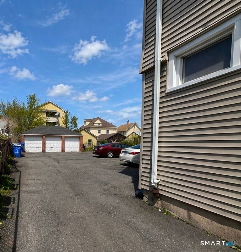 GREAT INVESTOR OPPORTUNITY PRIME SOUTH END LOCATION !