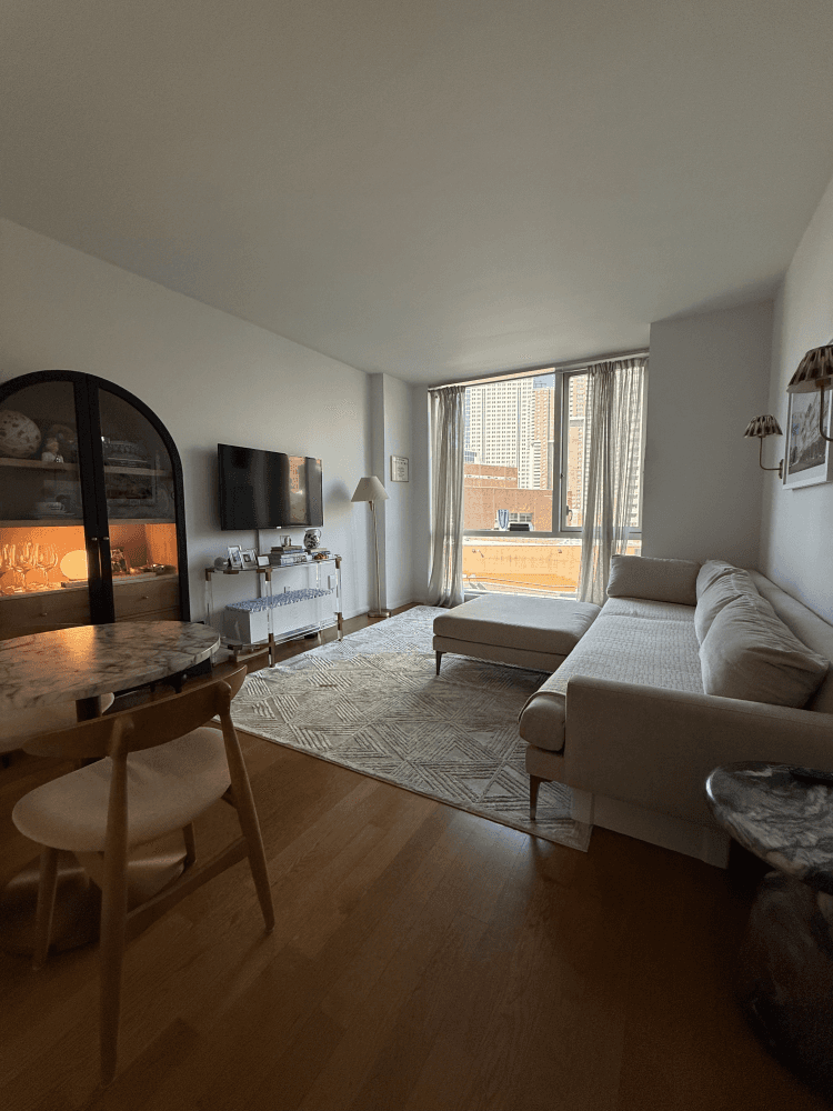 Enter into this loft like one bedroom with bright northern exposure and floor to ceiling windows offering city amp ; Hudson River views.