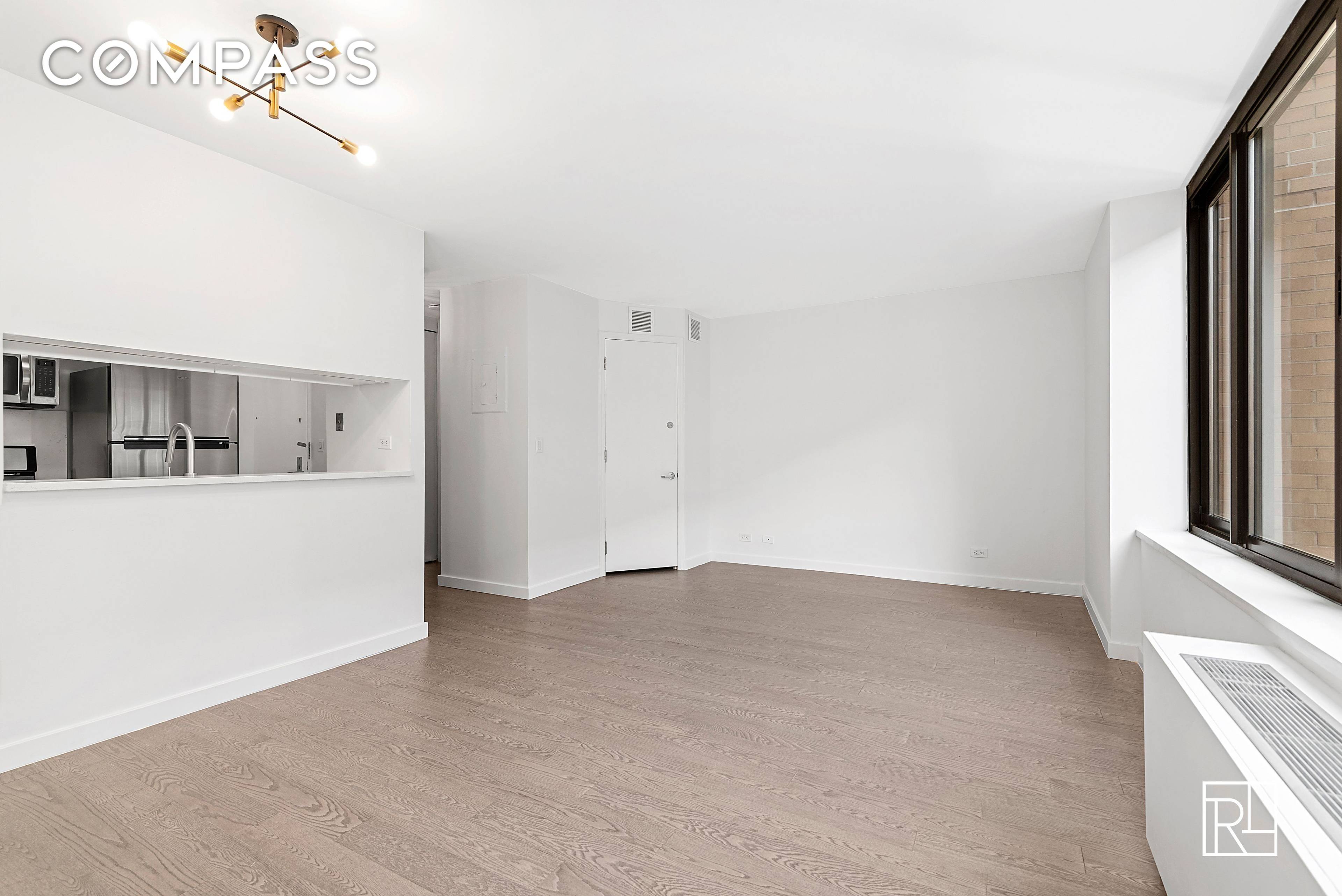 ALL AMENITIES INCLUDED ! Live the luxury lifestyle in this fully renovated studio at The Alfred Condominium in Lincoln Square one of the Upper West Side s most coveted addresses.