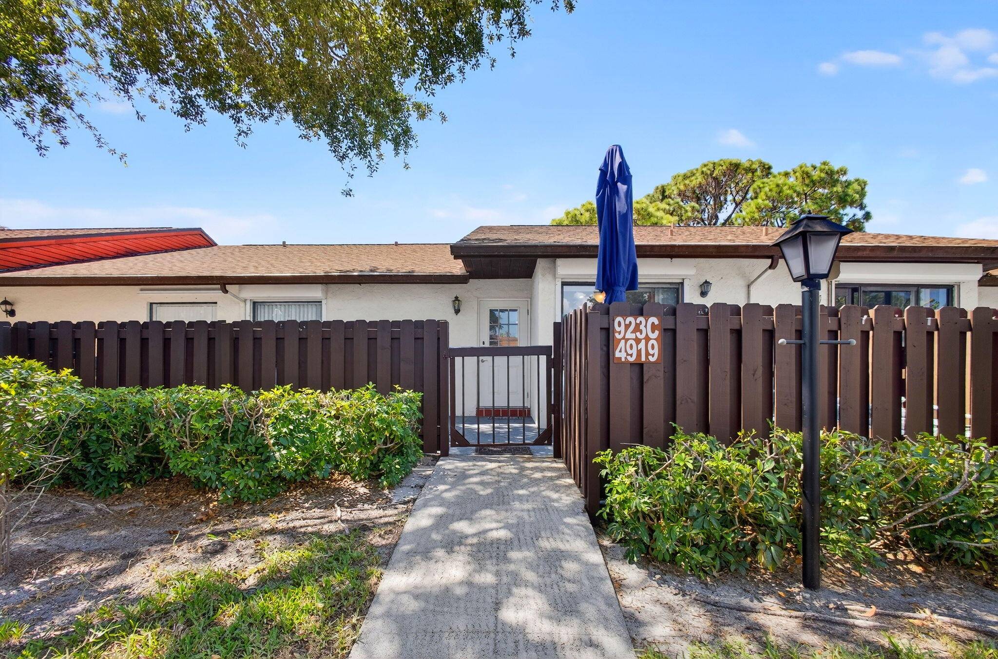 Come see this Fully Renovated Cozy Villa located in the Gated Community of Pine Ridge at Haverhill.
