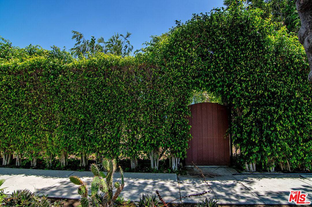 720  N Ogden Dr 2BR Hollywood Hills East La