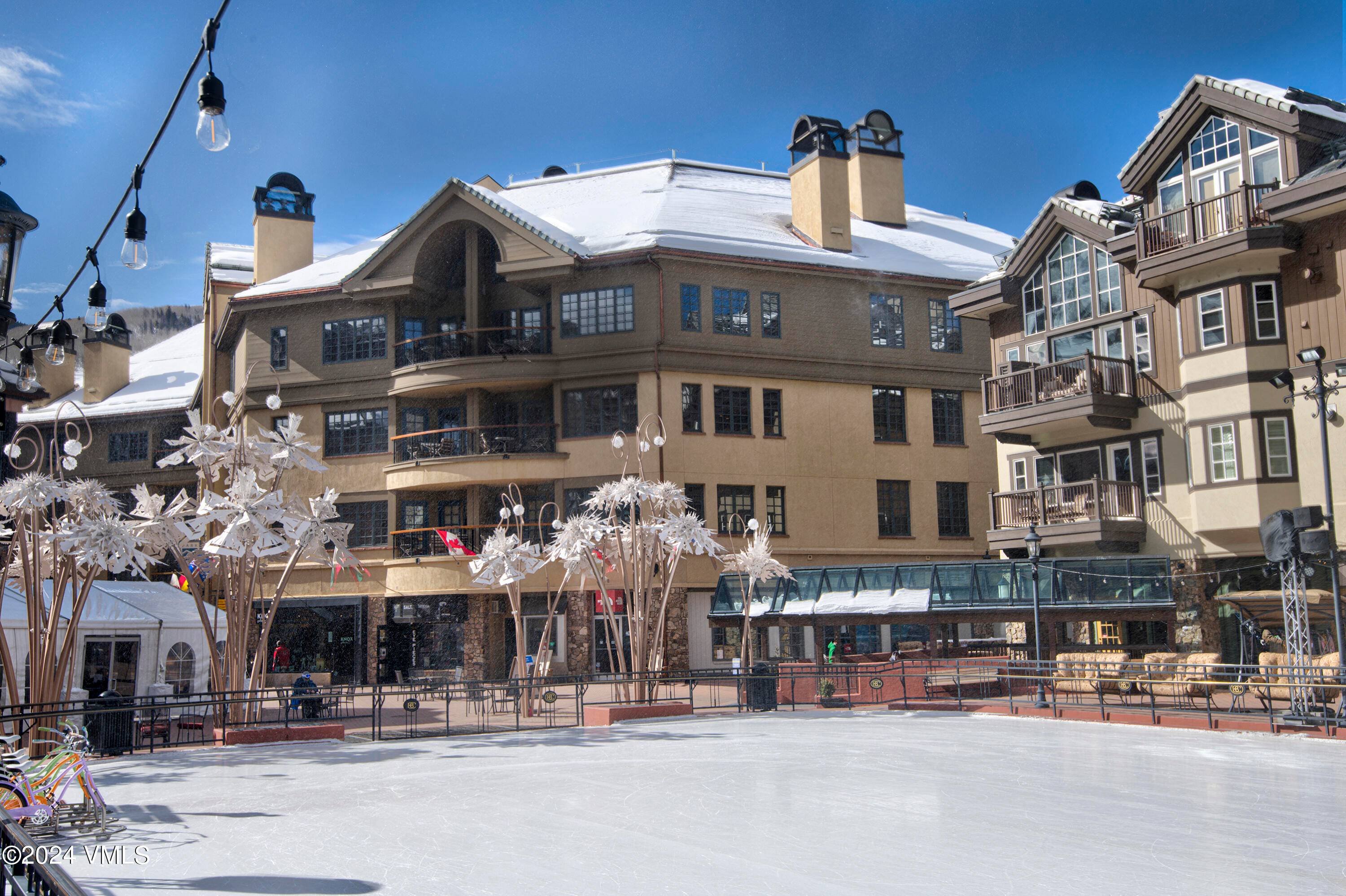 Park Plaza is located in the heart of Beaver Creek Village, nestled among all of your favorite restaurants and shops.