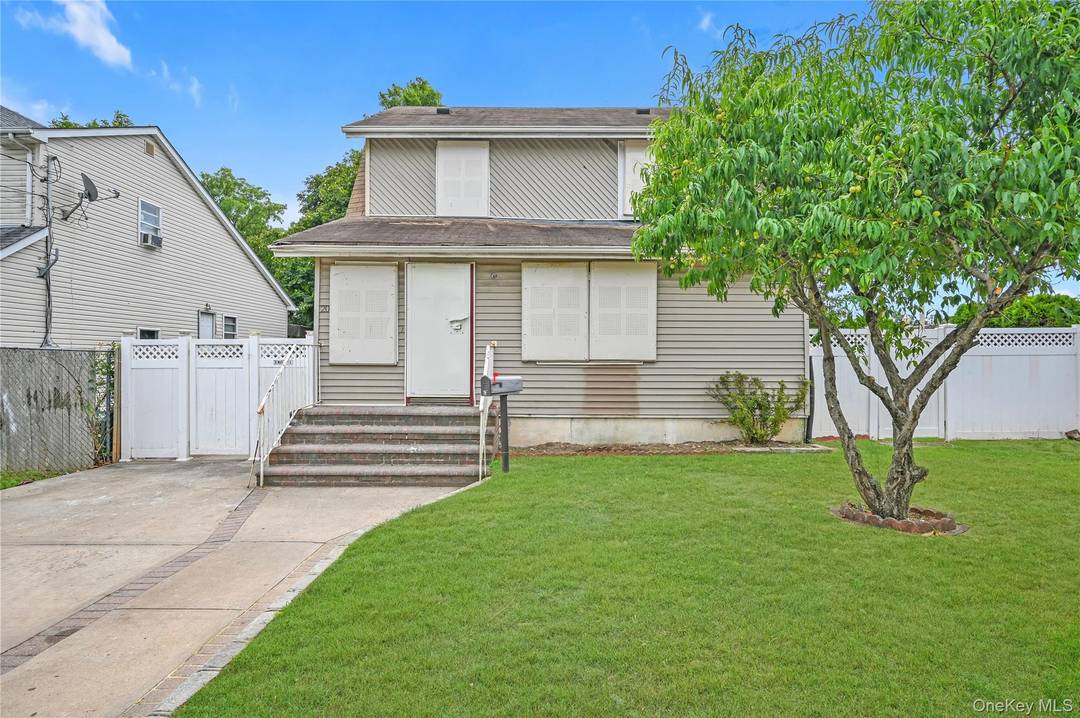 This single family colonial is ready for your vision.