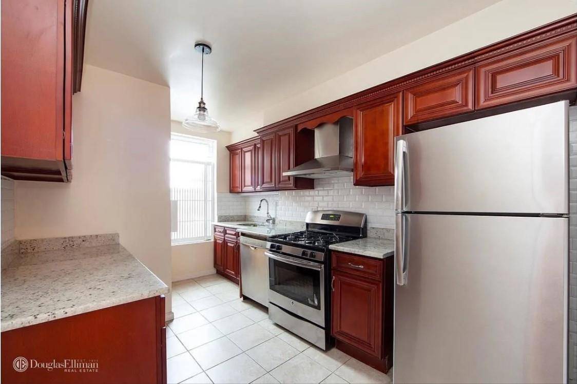 Kindly Reply By Website or Email 148 Seventh Ave Highlights This is a prime North Slope Loc.