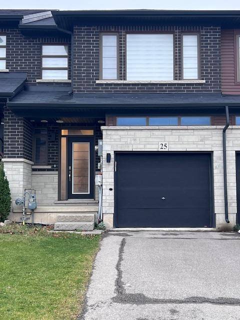 Welcome to 25 Greenwich Avenue in Upper Stoney Creek !