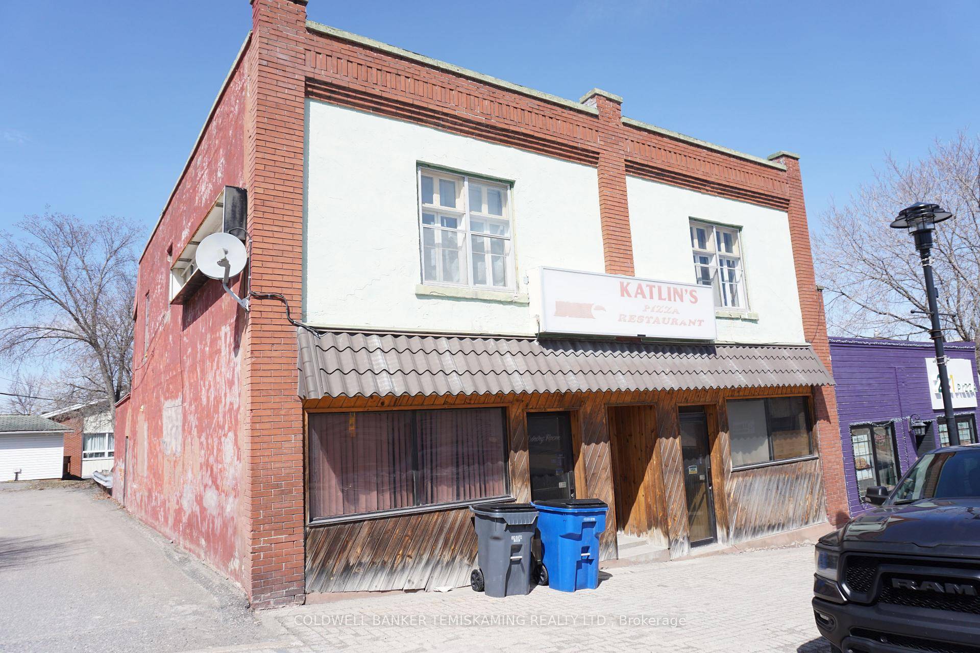 COMMERCIAL BUILDING DOWNTOWN HAILEYBURY.