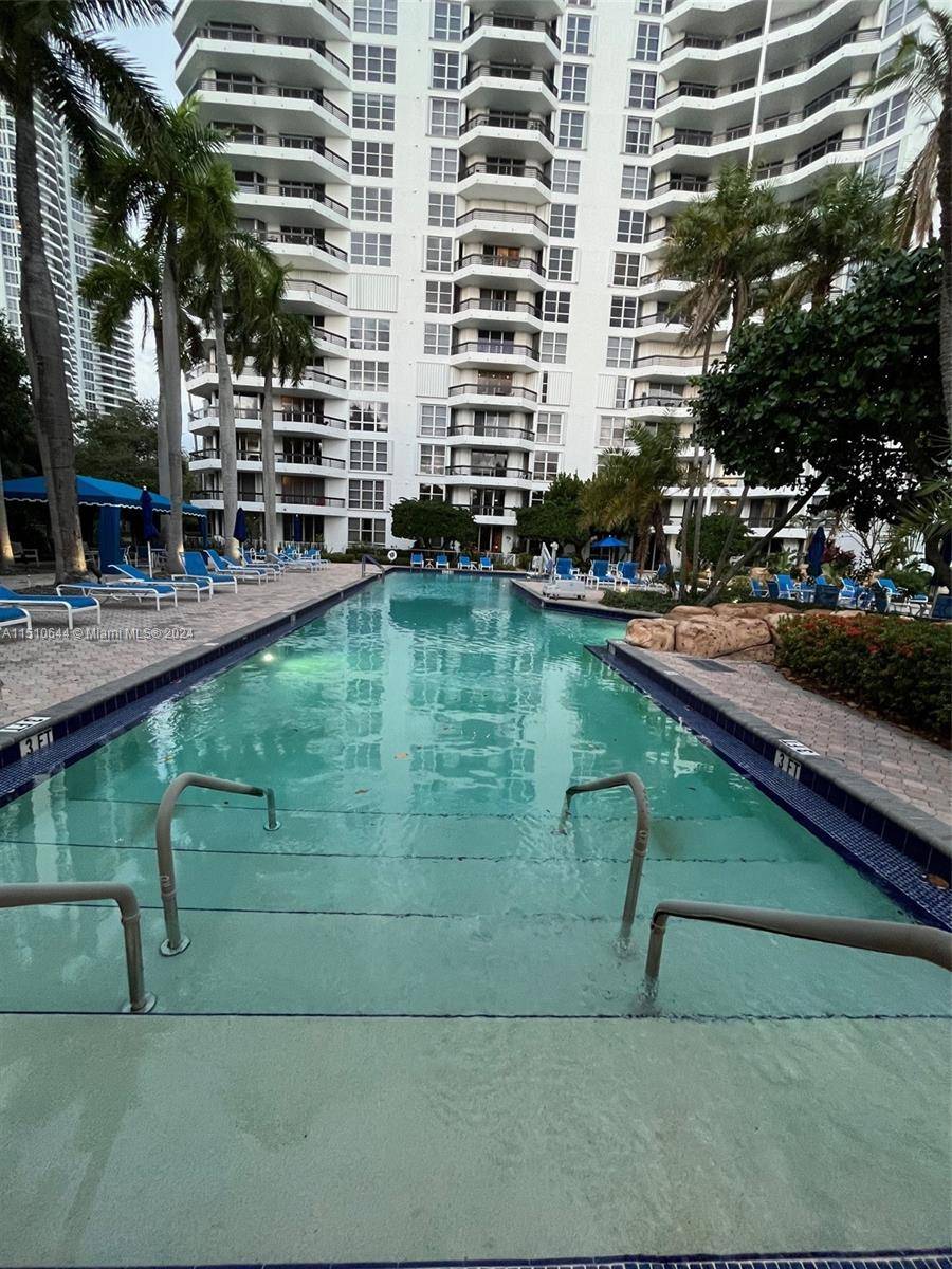Beautiful unit, large master bedroom with large closet.