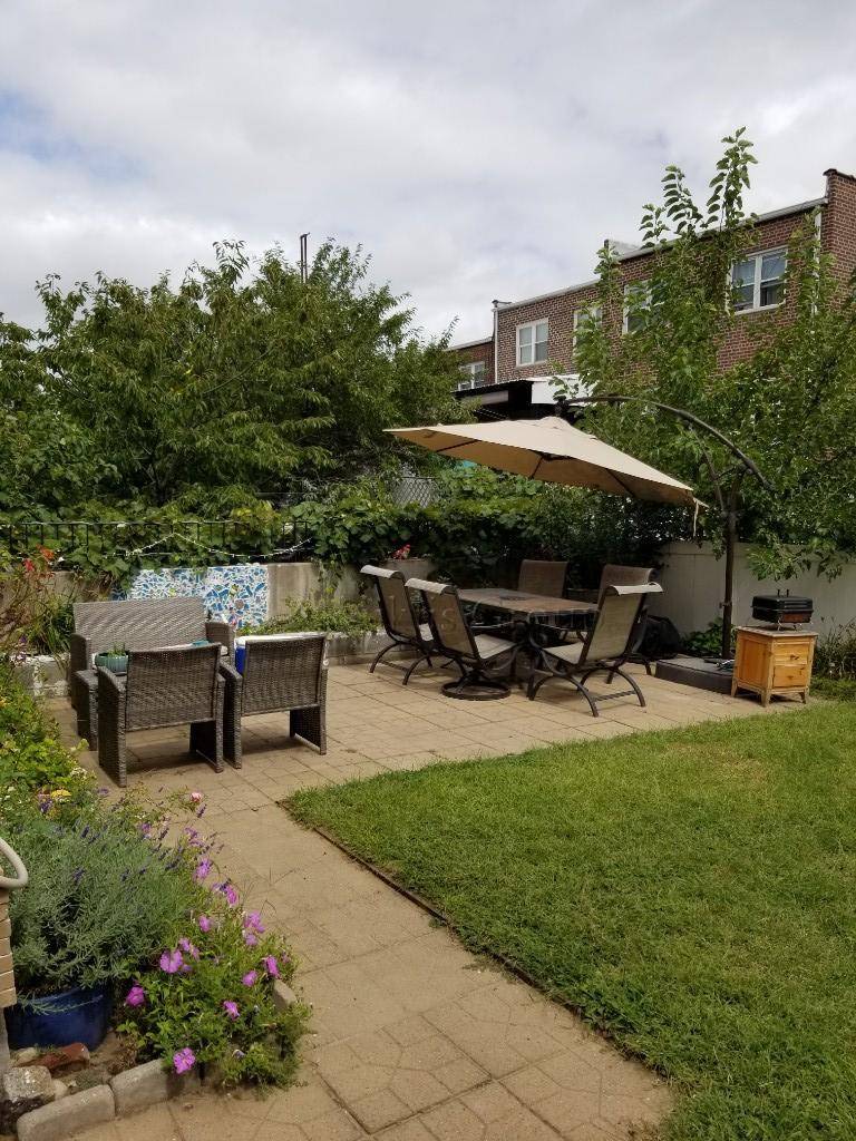 Huge 3 Bedroom Apartment In A Very Quiet Neighborhood.