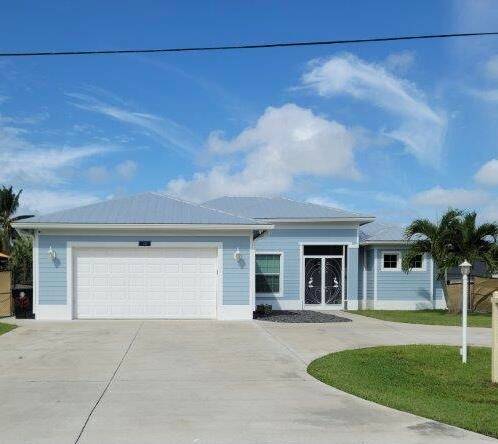 Welcome to your dream home on the water !