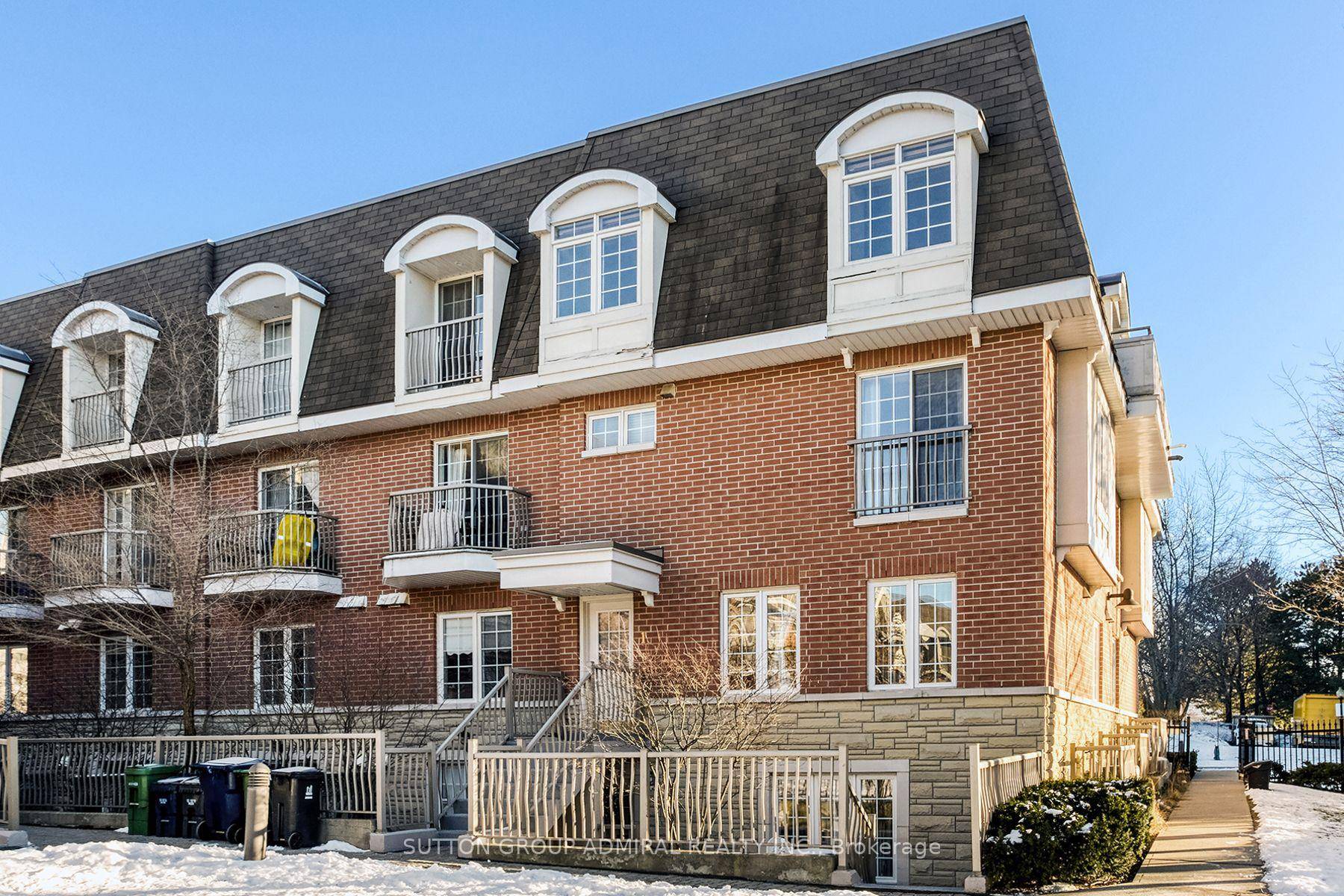 Gorgeous 3 Bdr Corner Townhome In Park Like Surroundings.