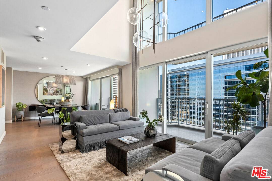 2025 Avenue Of The Stars 1BR Beverlywood La