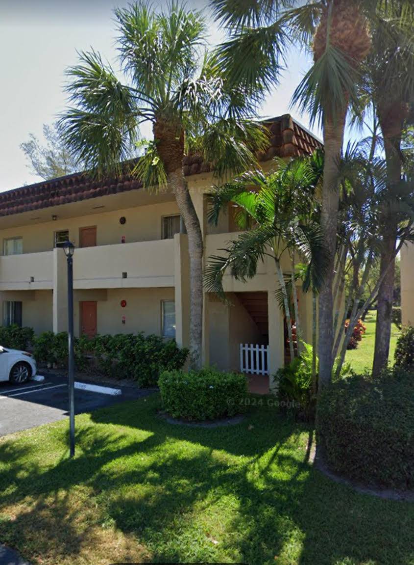 Great location with a peaceful water view !