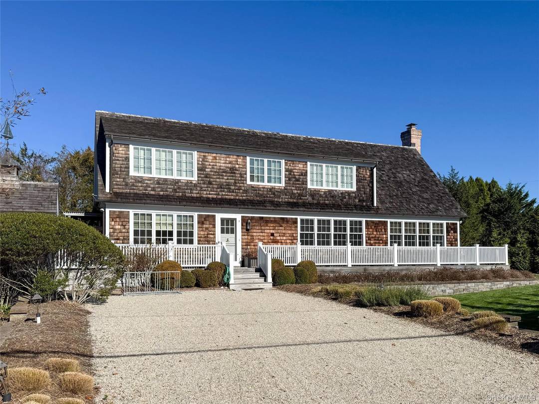Find your rental for the US Open at this stunning getaway in Amagansett Dunes !