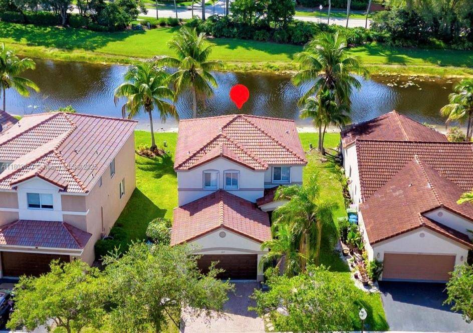 Lakefront Home in Weston's sought after Savanna community.