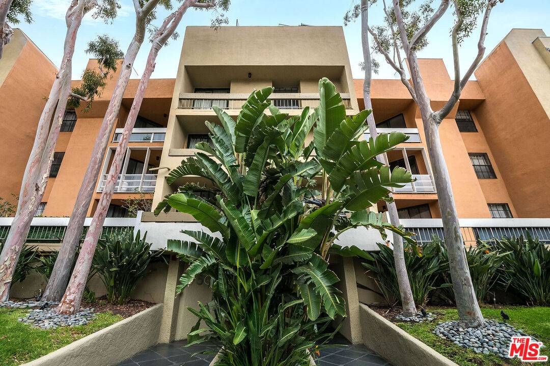 750 N Kings Rd 1.0 Sunset Strip LA