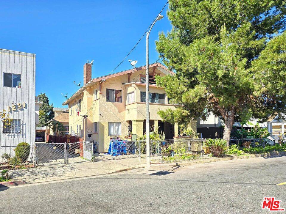 1215 Fedora St 8BR La