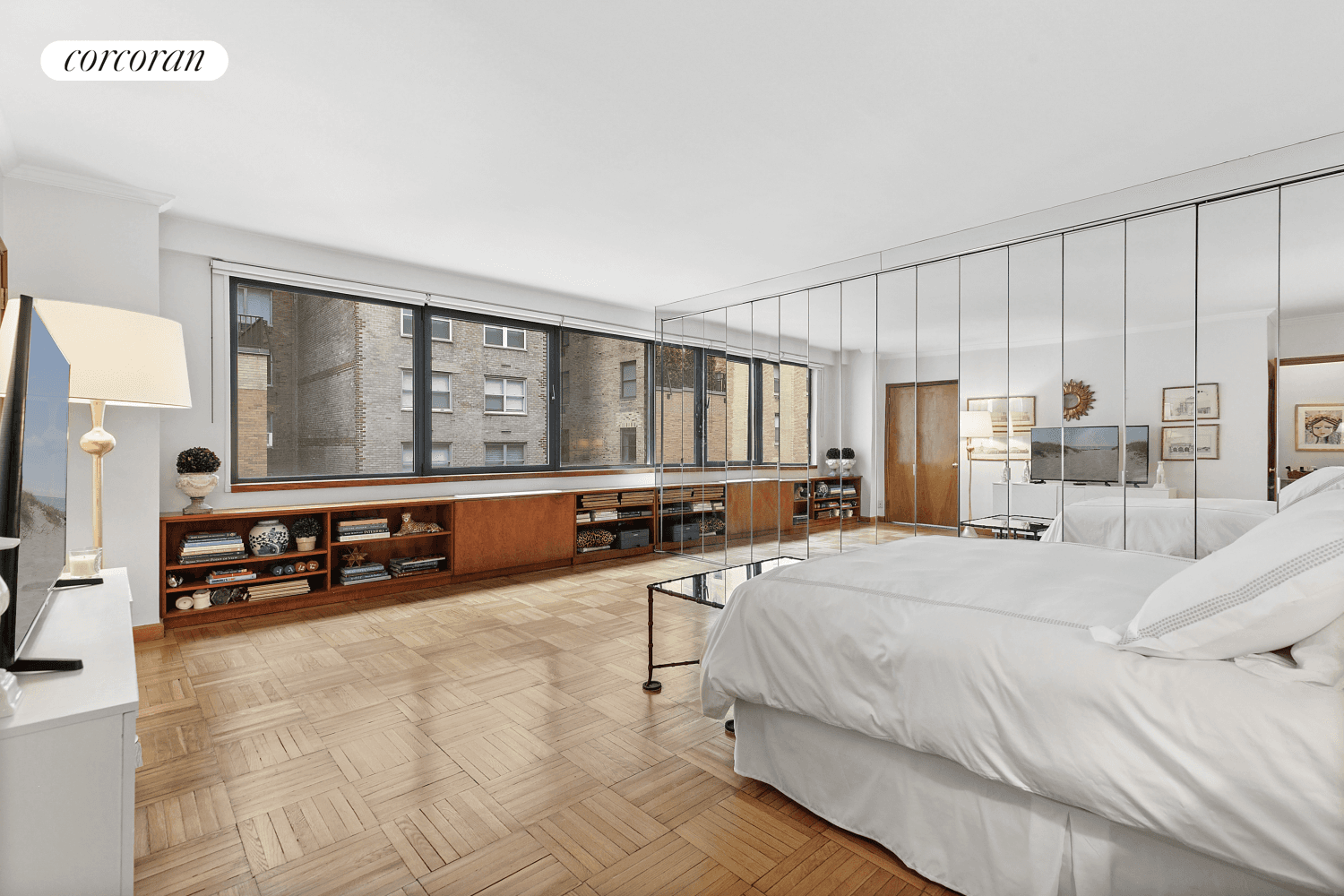 Parkside Studio With Style and Convenience.