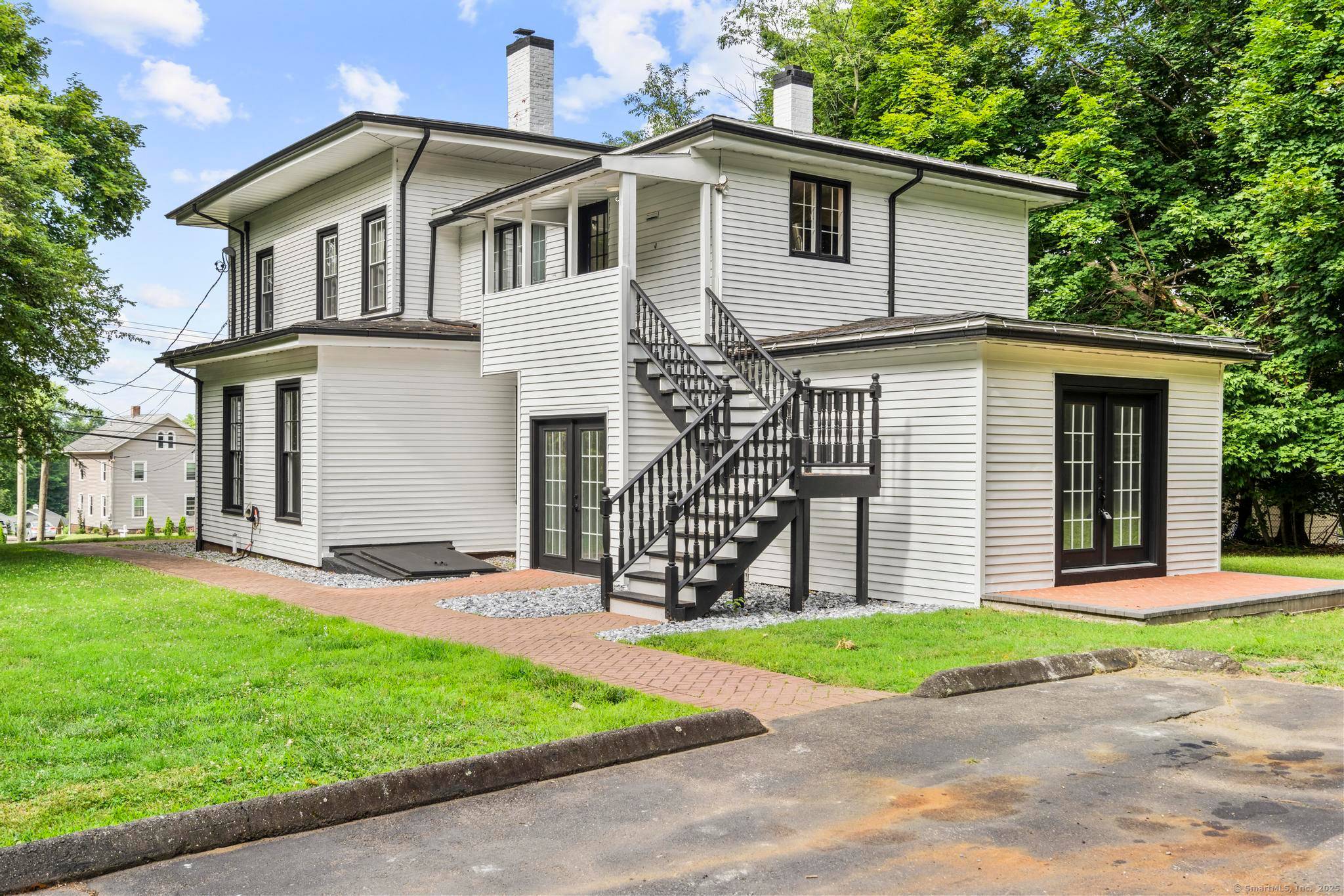 A Rare Blend of Lifestyle Opportunity !