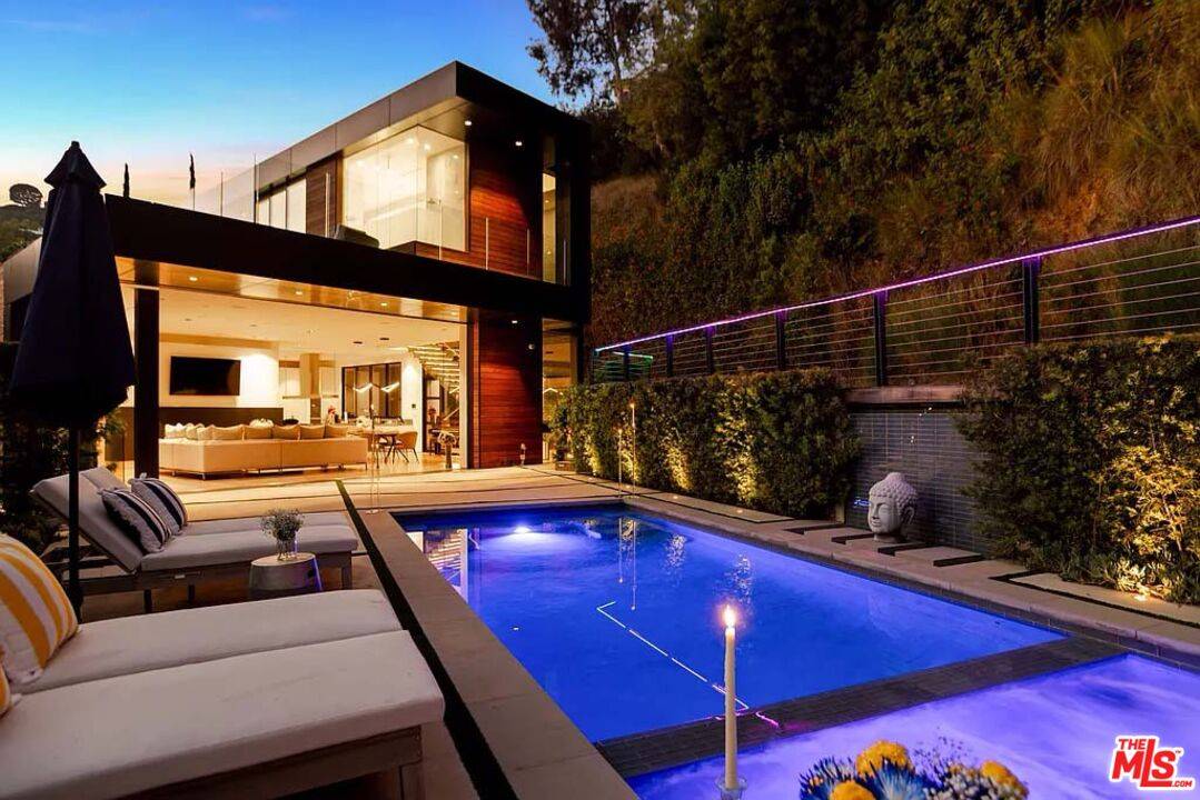 1331   Belfast Dr 3BR Sunset Strip La