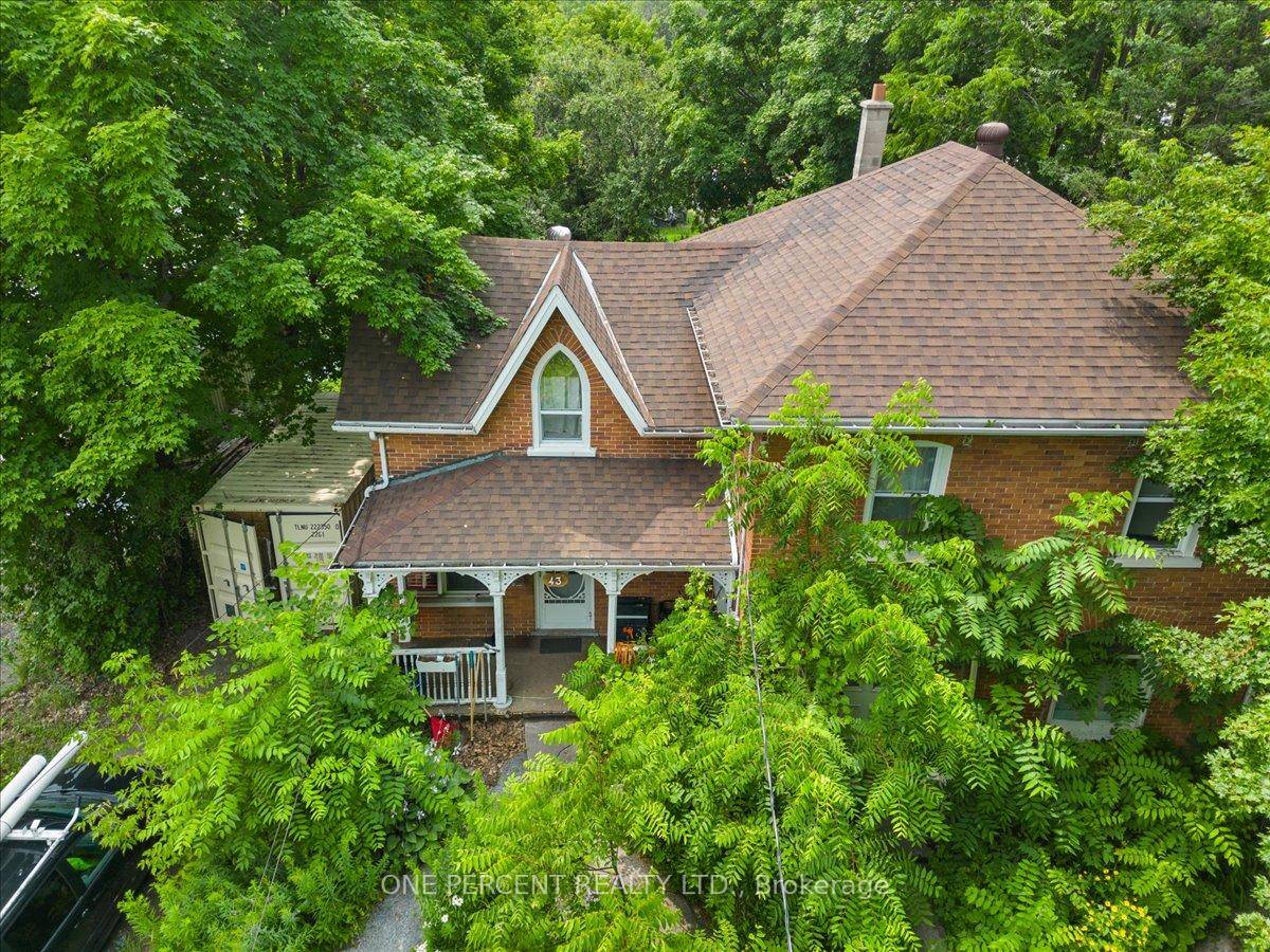 Certified by the Canadian Wildlife Federation as a Wildlife friendly Habitat, to the untrained eye the front garden may seem overgrown but it has been meticulously planned and cared for ...