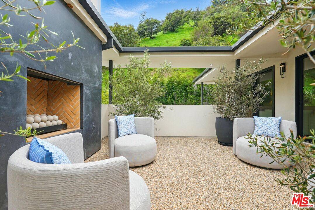 913 N Beverly Glen Blvd 3BR Bel Air La