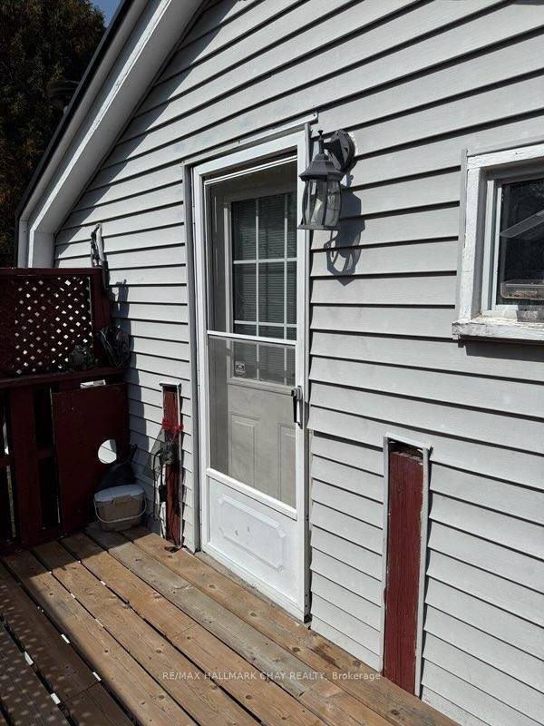 Compact 1 bed bachelor unit Great location walking distance to all conveniences