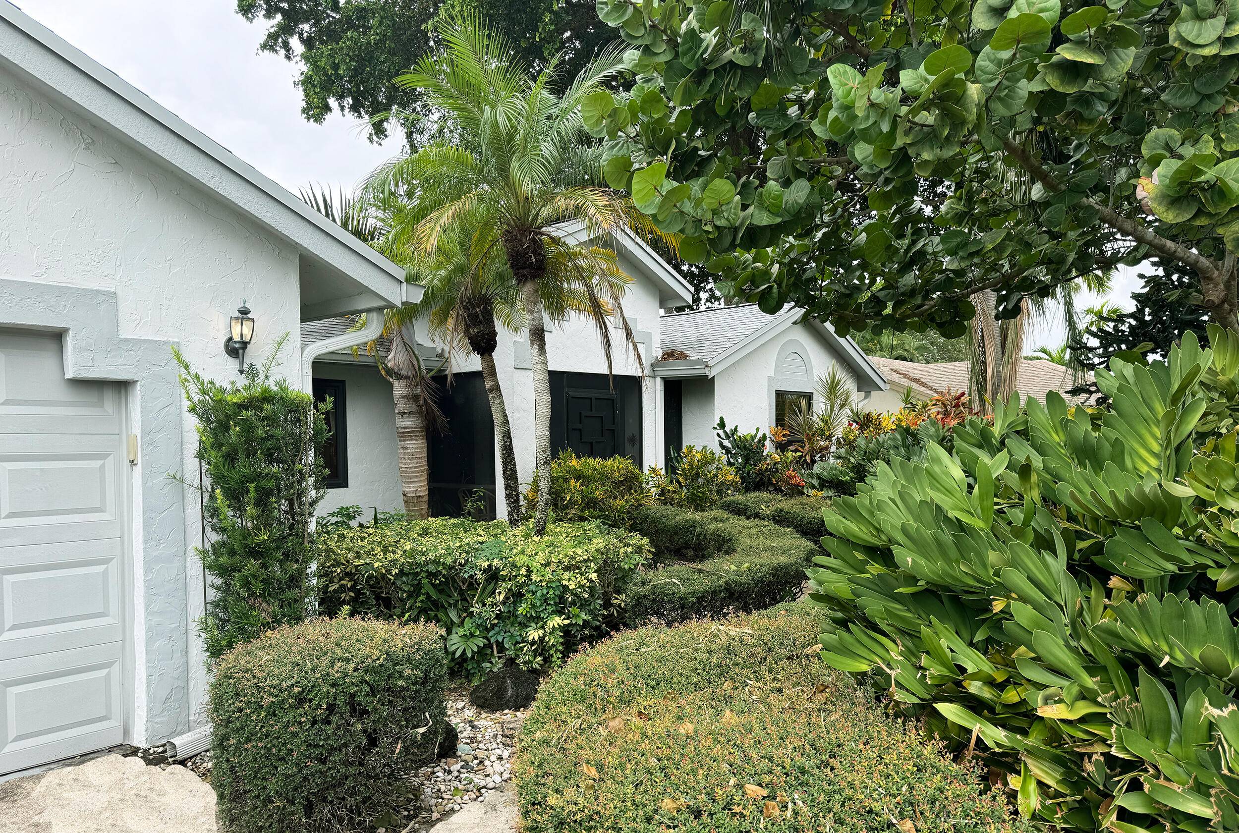 Major Price Reduction SELLER SAYS BRING ALL OFFERS Here is your chance to own one of the largest 2300 SF open floor plans in Rainberry Bay Estates.