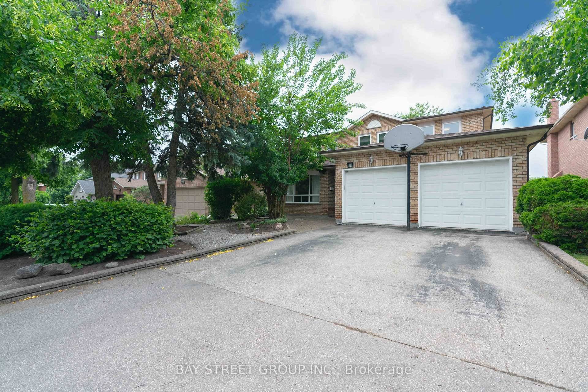 Executive Home On Quiet Street Great school zone.